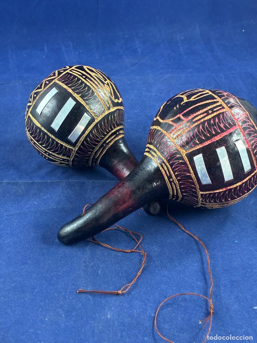 Arte: Pareja Maracas Africanas Calabaza Tallada Animales Aluminio Instrumento Etnico Muy Bueno