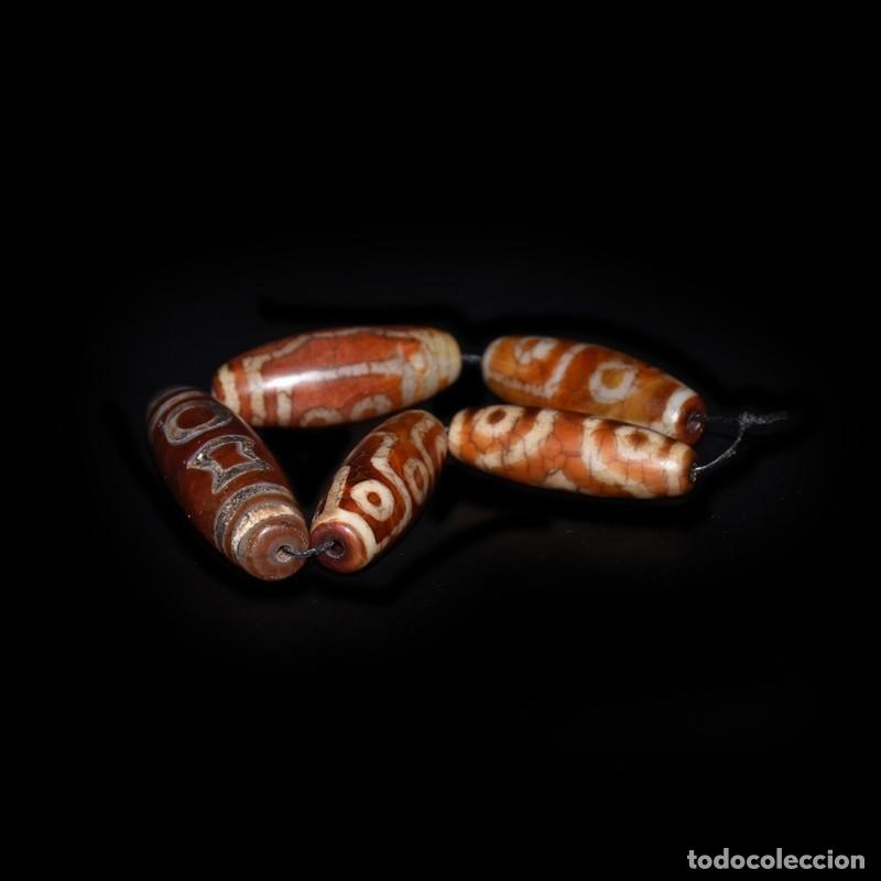 Arte: Extraordinario lote de 5 cuentas DZI TIBETANAS de &Aacute;GATAS.