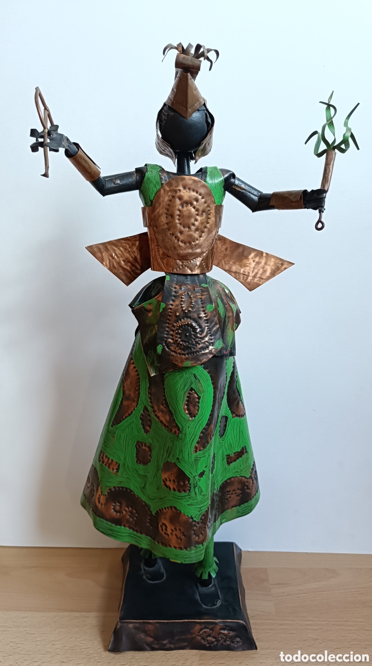 Arte: Escultura Met&aacute;lica Guerrero Oriental Repujado