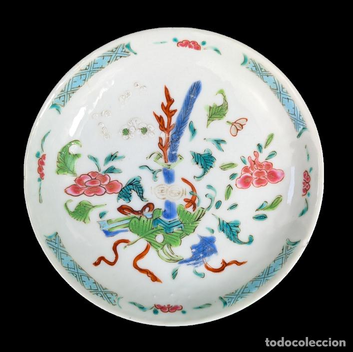 Arte: Plato Chino de t&eacute;, Mercado Interior, Periodo Yonzheng (1723-1735)