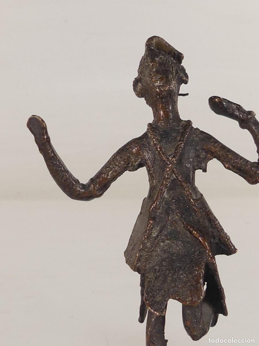 Arte: PAREJA DE 2 FIGURAS DE BRONCE O LATON