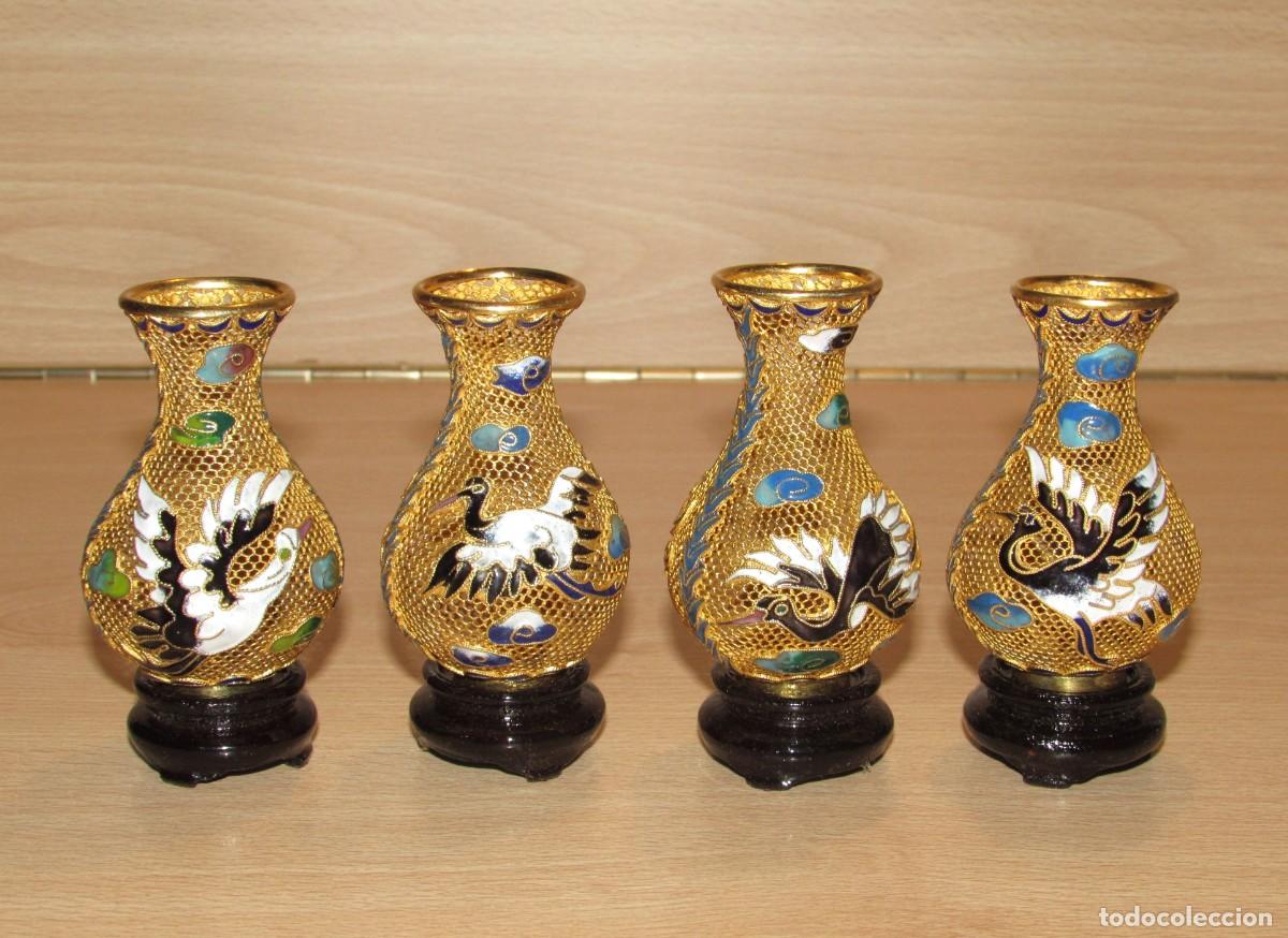 Arte: Set oriental 4 jarrones calados vintage China metal enrejado y cloisonn&eacute; aves garzas peanas a&ntilde;os 70