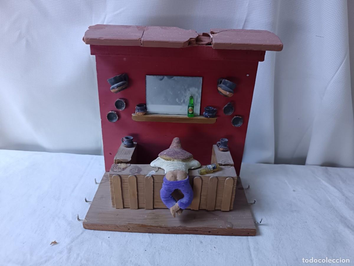 Arte: Mueble para llaves o entrada, Diorama artesanal Mexicano de Cantina, borracho con charro