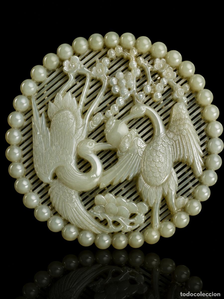 Arte: Preciosa placa/medall&oacute;n en jade celad&oacute;n, finales XIX, principios XX.
