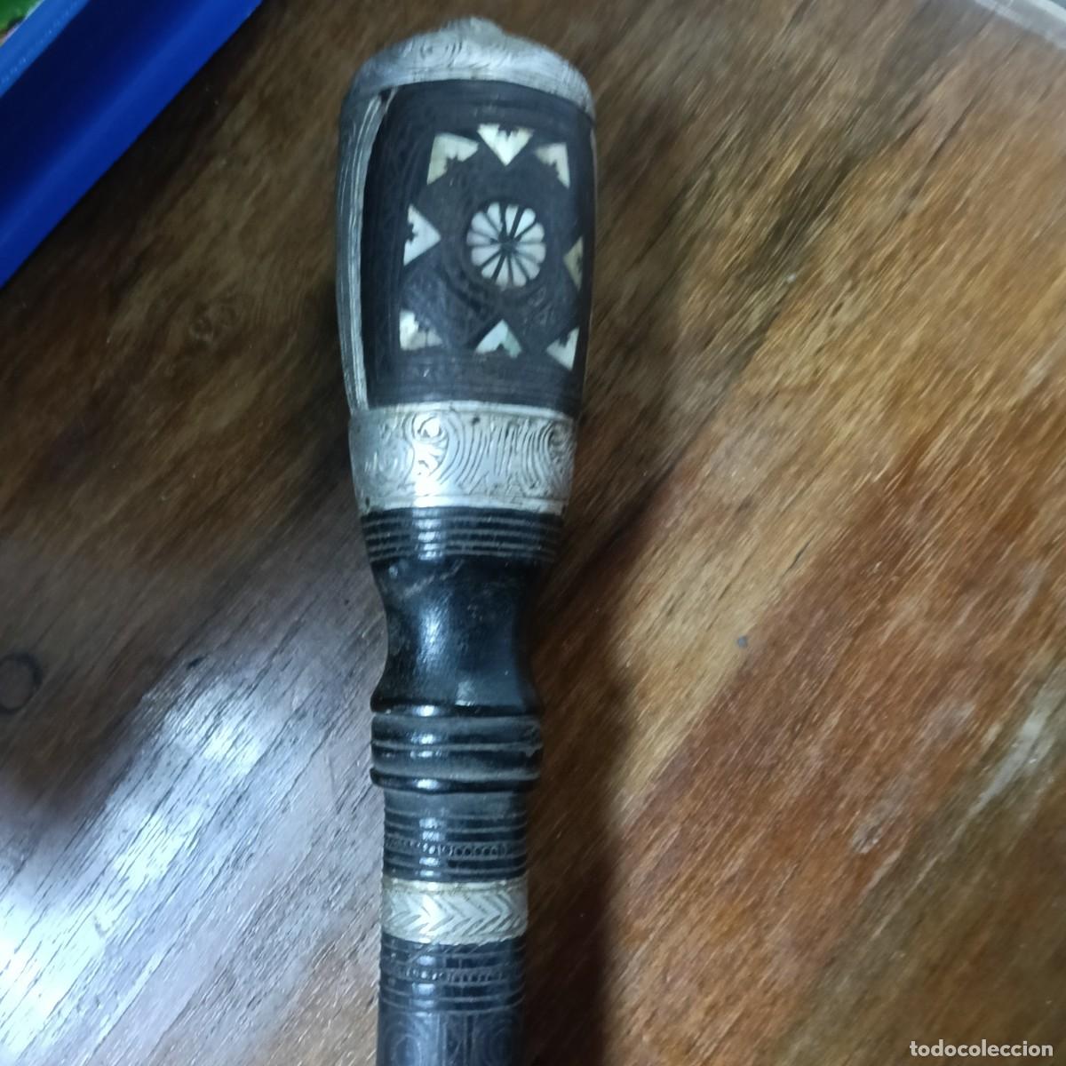 Arte: ANTIGUA FUSTA AFRICANA - EBANO PLATA O ALPACA Y NACAR - 62CM TOTAL CUERO 26CM