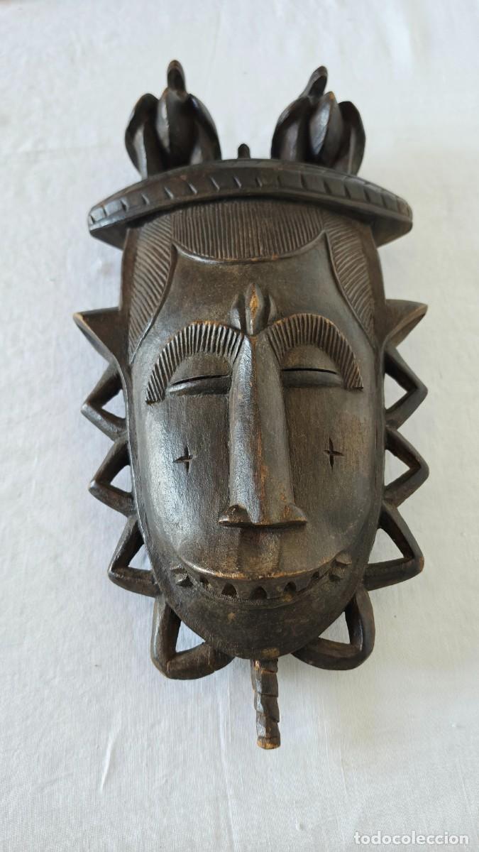 Arte: M&aacute;scara Africana Antigua de Madera Tallada - Arte Tribal con Figuras de Aves