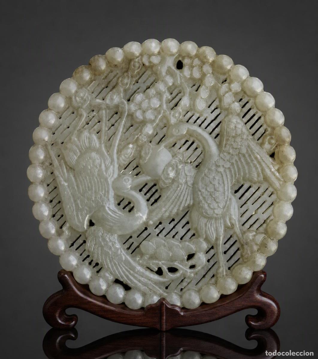 Arte: Preciosa placa/medall&oacute;n en jade celad&oacute;n, finales XIX, principios XX. Dinastia Qing.