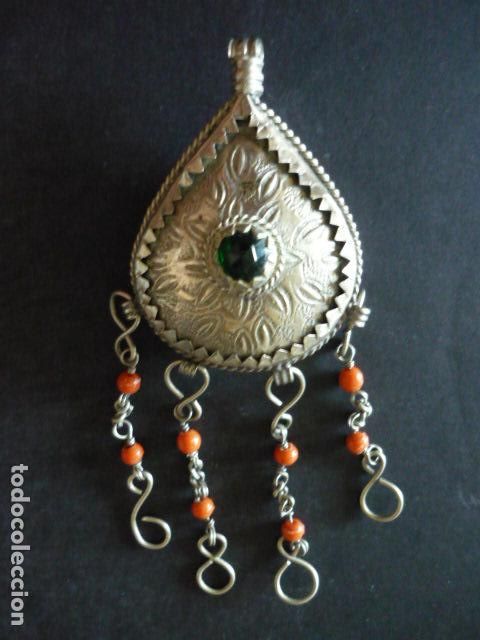 Arte: COLGANTE PERONE BEREBER 13 X 5 CM
