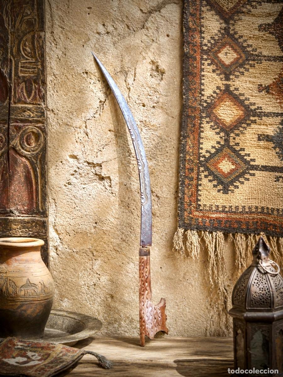 Arte: ESPADA BEREBER DEL NORTE DE AFRICA FLISSA DE HIERRO GRABADO Y MADERA TALLADA