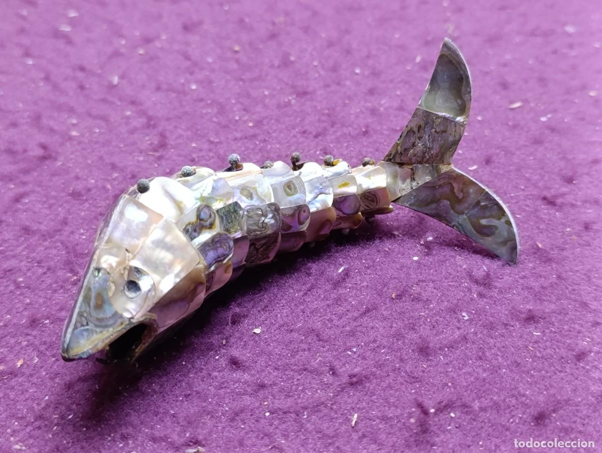 Arte: 1970&acute;s, Pez Art&iacute;culado de Plata y Concha de Abul&oacute;n (n&aacute;car), M&eacute;xico, 15 cms. largo.