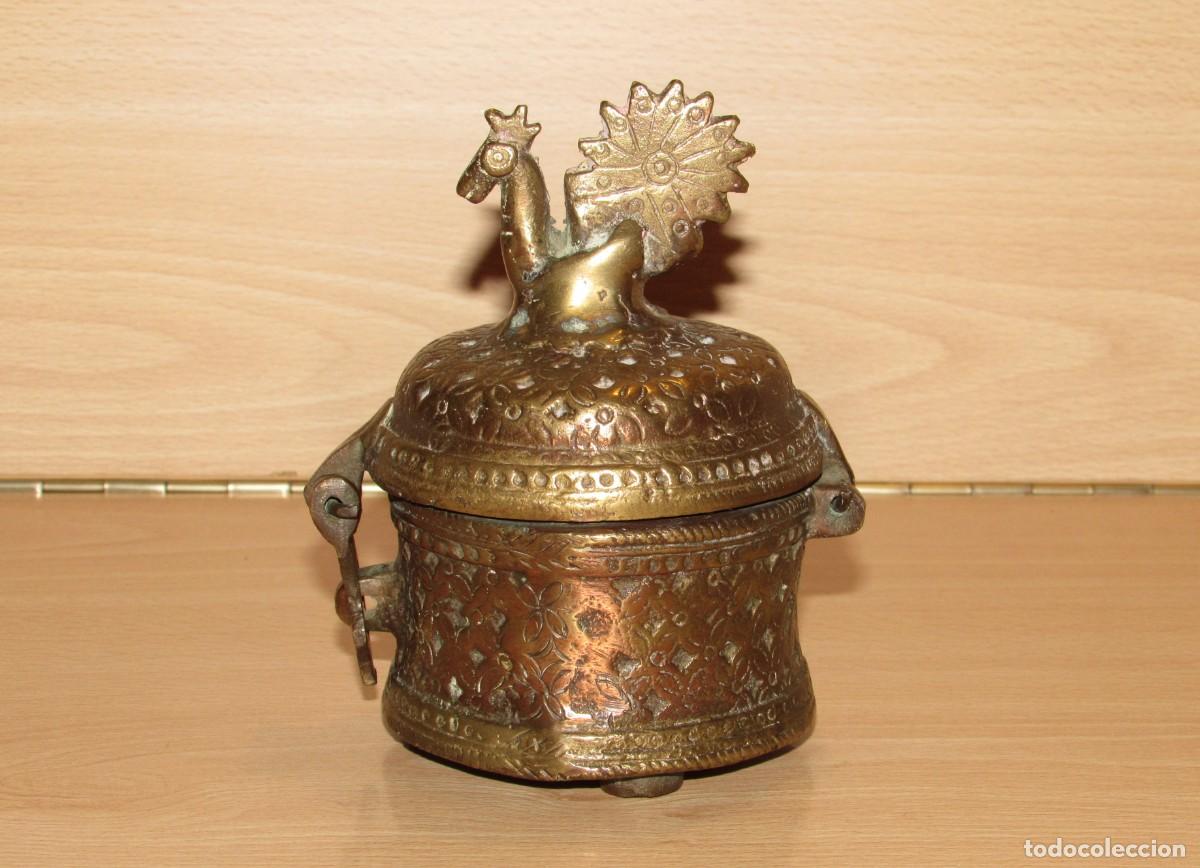Arte: Antigua caja ave oriental bronce grabados India persa chuna lima cal buyo paan nuez betel siglo XIX