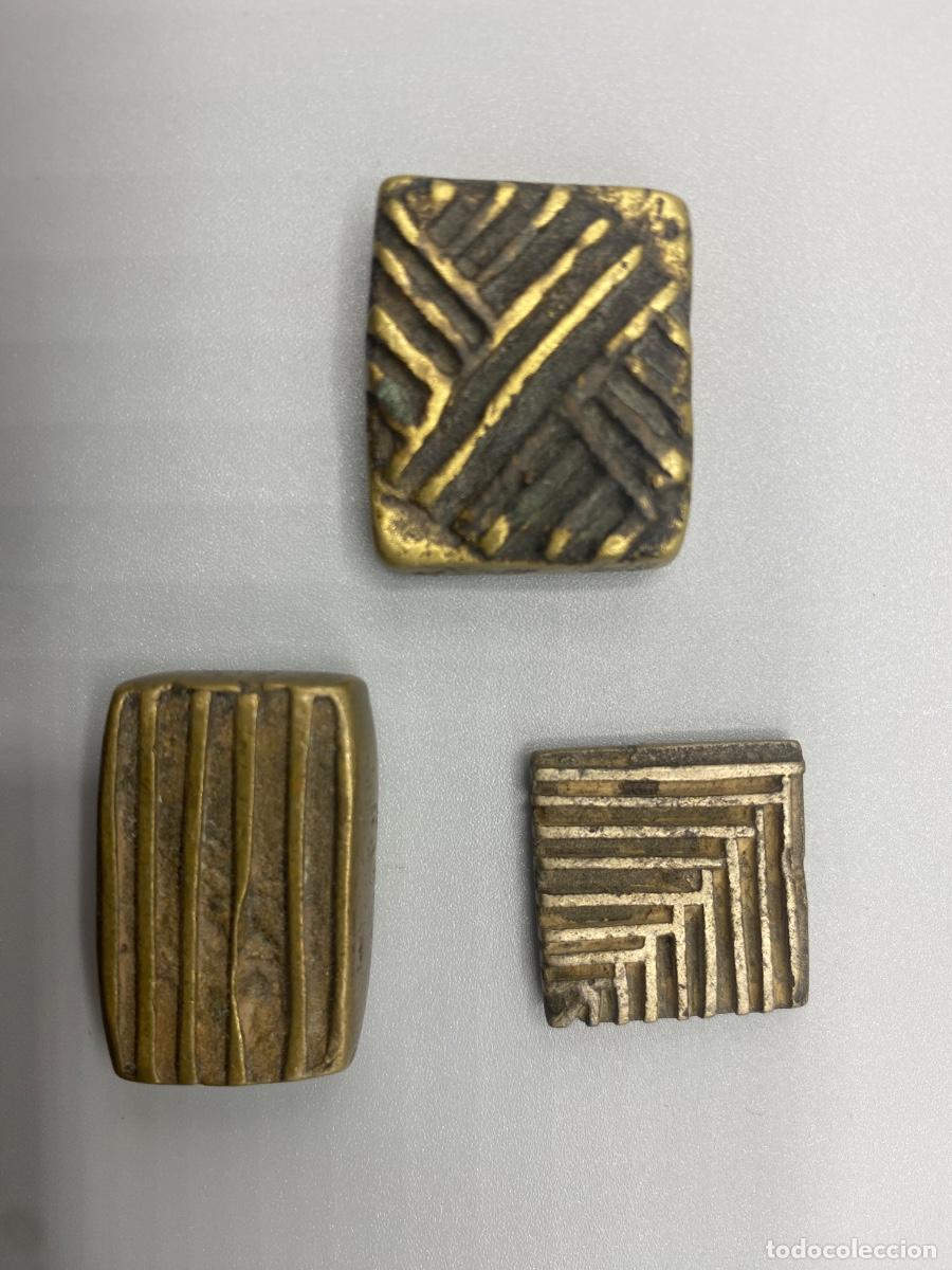 Arte: Lote de 3 pesos para oro Akan