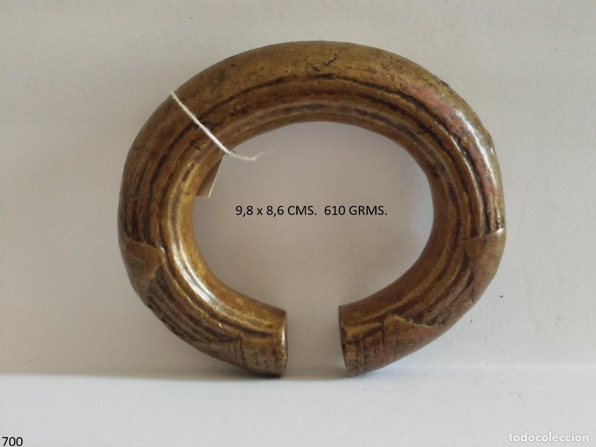Arte: ARTE &Eacute;TNICO AFRICANO.BRAZALETE MONEDA INTERCAMBIO KAPSIKI. SARA, MOKOLO.CAMER&Uacute;N/CHAD. &Aacute;FRICA.