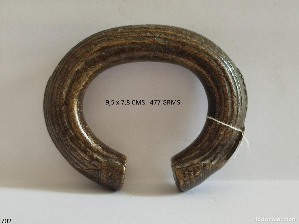 Arte: ARTE &Eacute;TNICO AFRICANO.BRAZALETE MONEDA INTERCAMBIO KAPSIKI. SARA, MOKOLO.CAMER&Uacute;N/CHAD. &Aacute;FRICA.