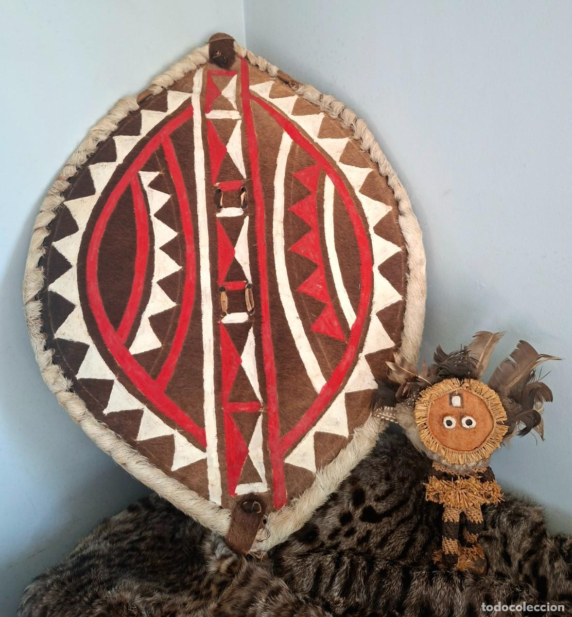 Arte: Lote de dos piezas de arte tribal africano &ndash; Escudo tradicional Maasai/Samburu y figura ritual Pende
