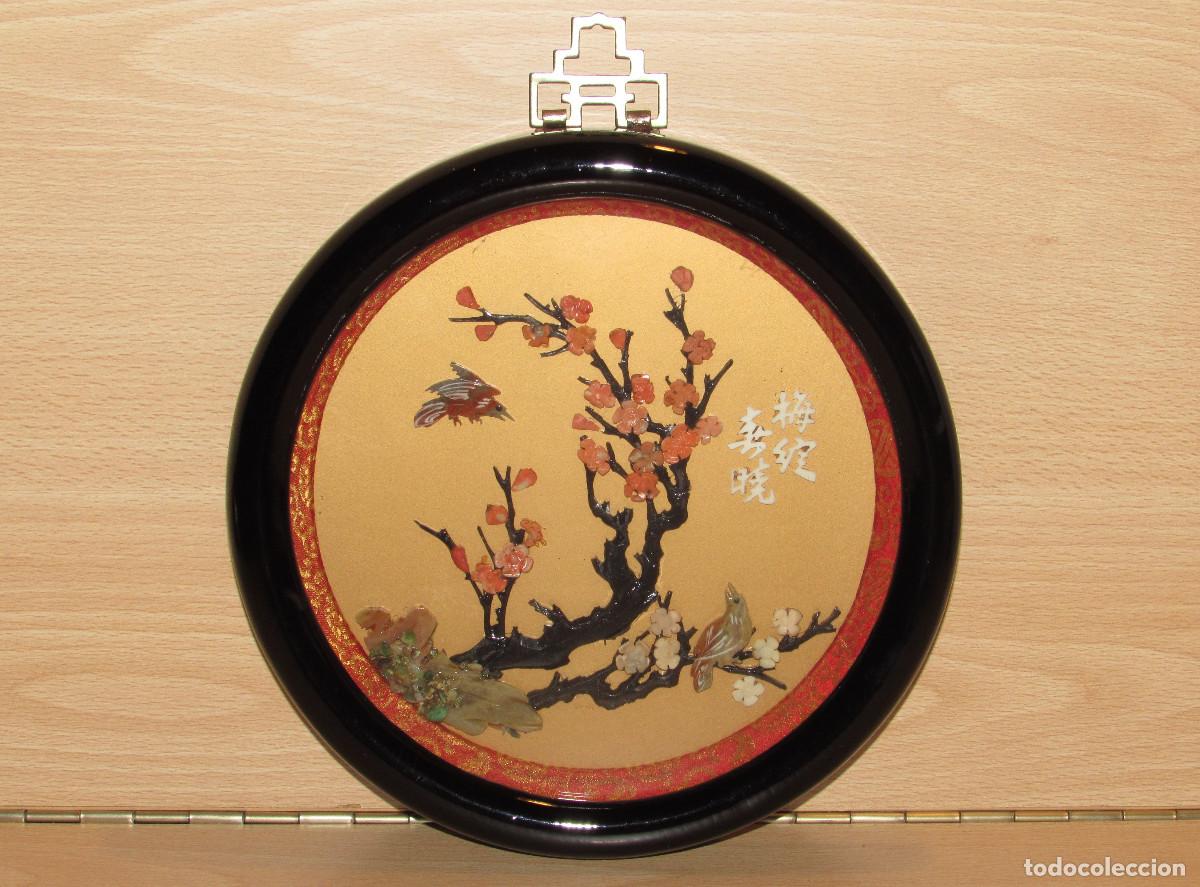 Art: Cuadro miniatura oriental artesan&iacute;a asi&aacute;tica relieves aves p&aacute;jaros flores coral tallados circa 1960