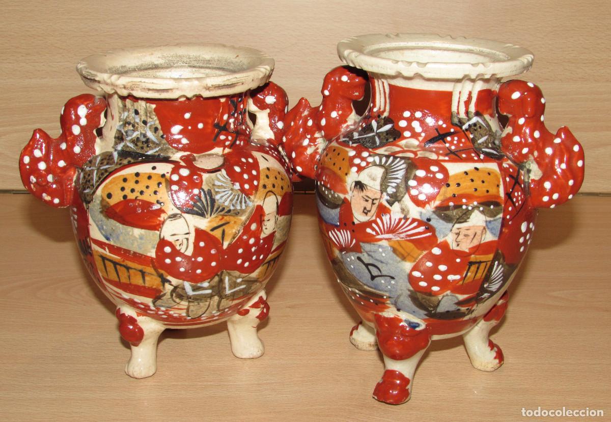 Arte: Pareja antiguas vasijas jarrones japonesas estilo Satsuma cer&aacute;mica perros le&oacute;n Shisa Foo Jap&oacute;n