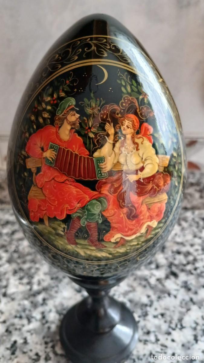 Art: antiguo huevo de madera pintado a mano y firmado