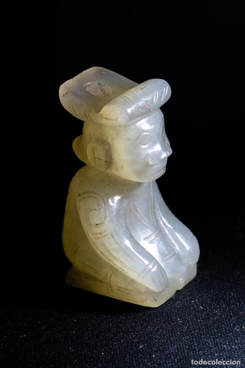 Arte: Figura de humano arrodillado en jade blanco, periodo Shang, China (ca. 1600&ndash;1046 a. C.)