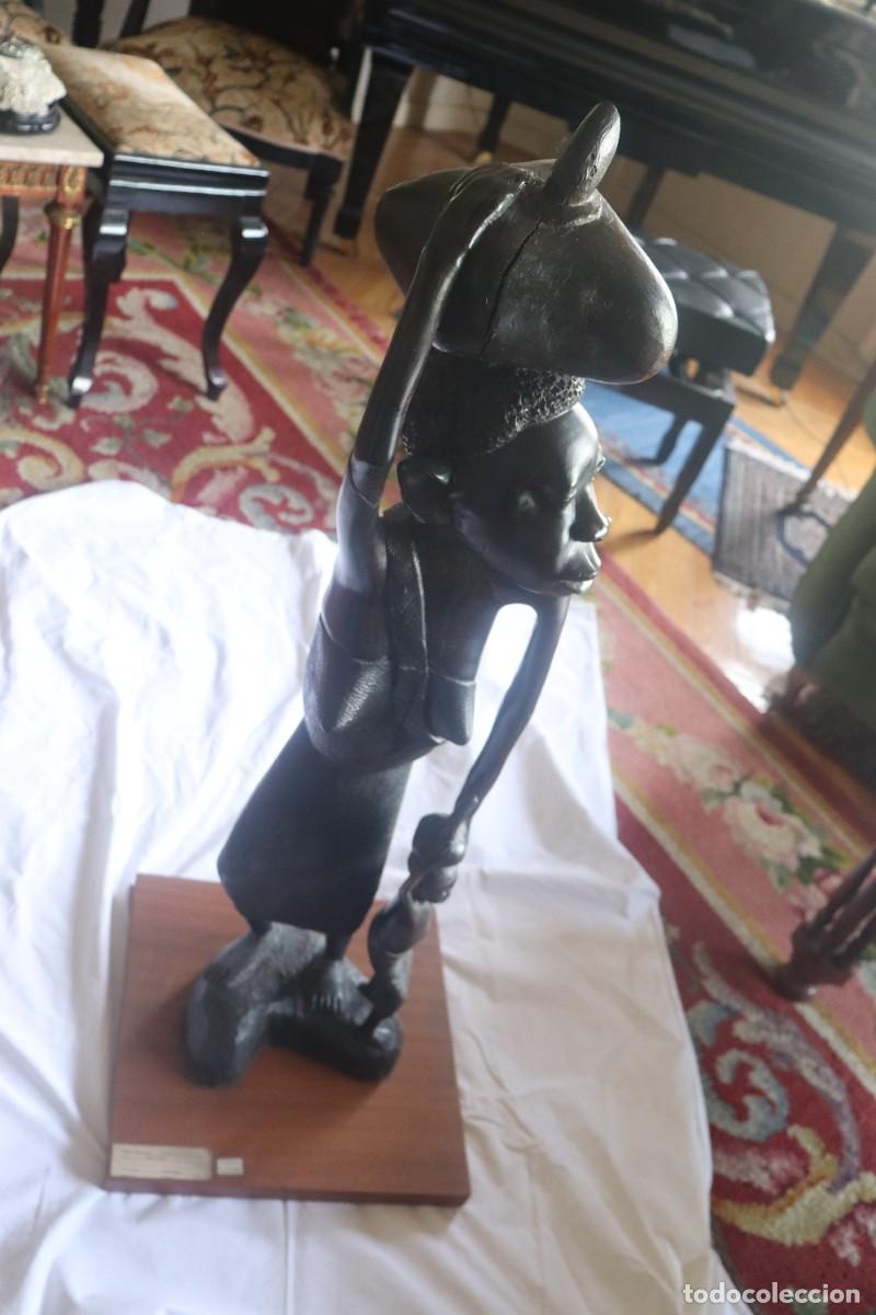 Arte: Gran escultura Makonde Tanzania &eacute;bano Bibi Mzee 16,7 kg