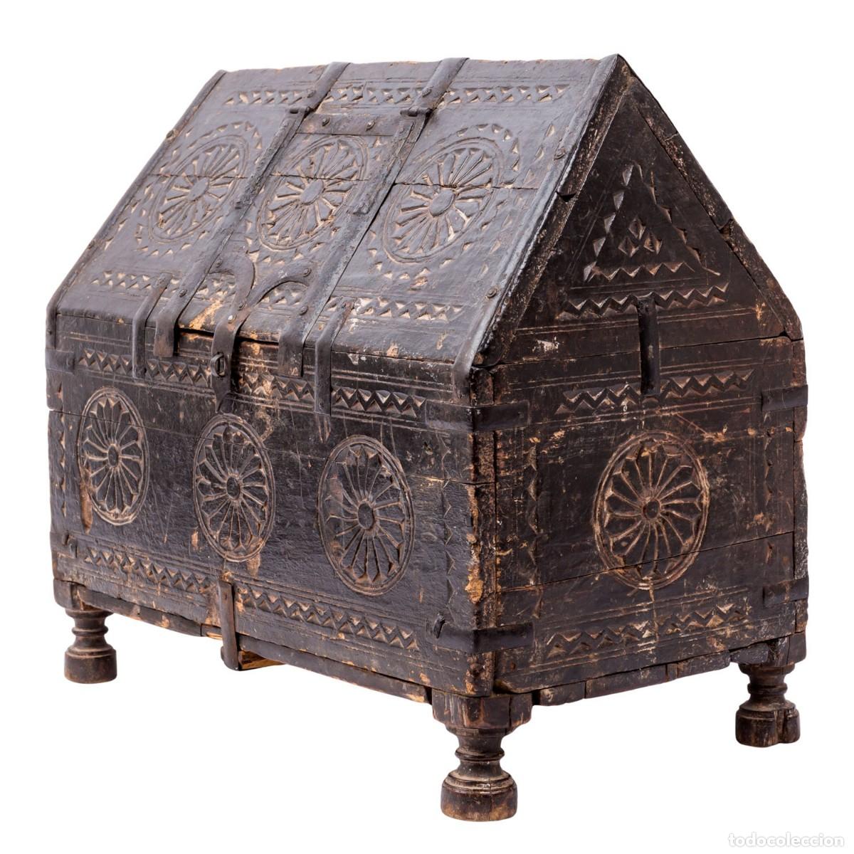Arte: Cofre de joyer&iacute;a nupcial, norte de la INDIA, circa 1700- 1800.