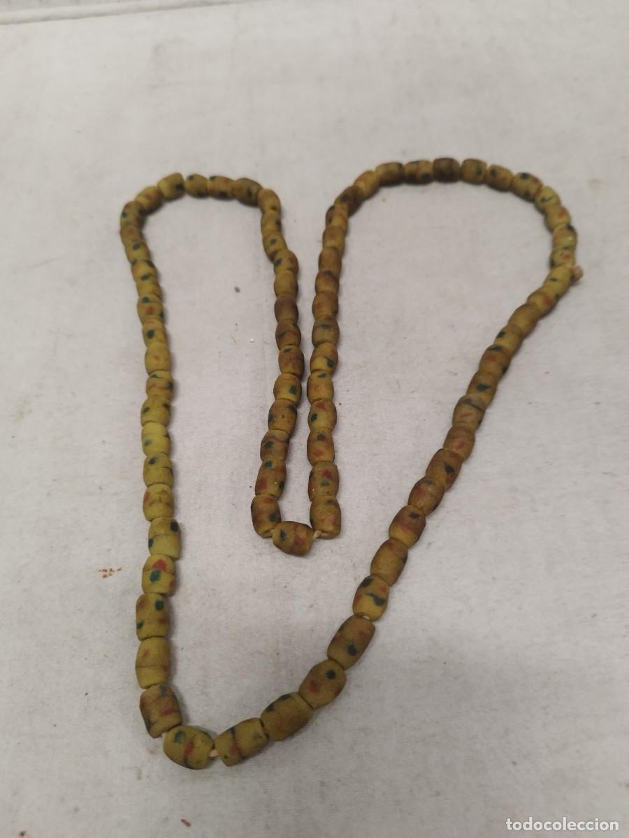 Arte: Antiguo collar de cuentas. Creo Africano de Ghana Krobo polvo de vidrio