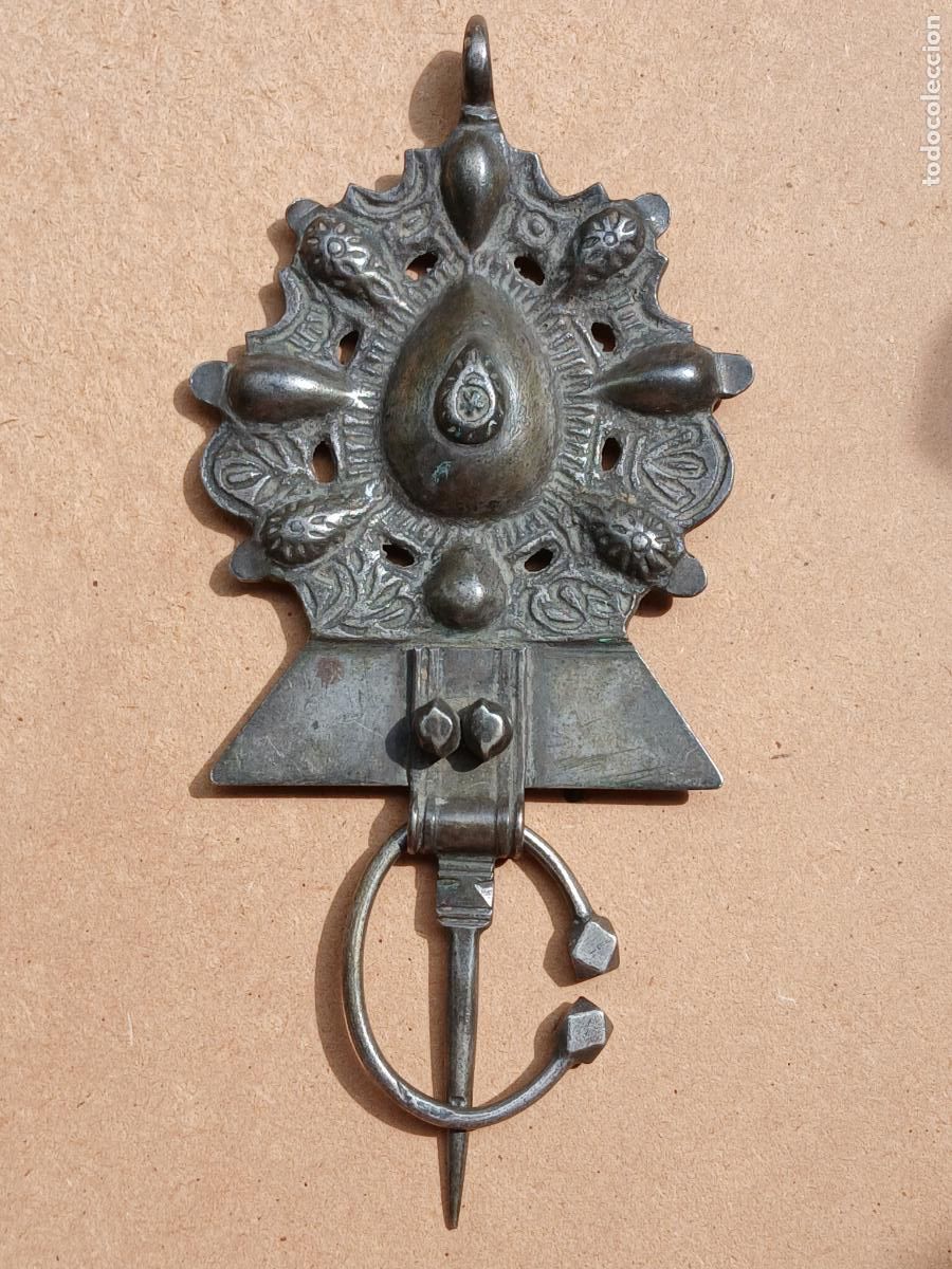 Arte: F&Iacute;BULA BEREBER DE NADOR (MARRUECOS). 17 x 9 CM. PLATA. PRIMERA MITAD S. XX