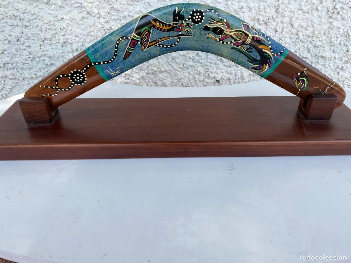 Arte: Boomerang australiano original de madera 55 cm con soporte - Hecho en Australia
