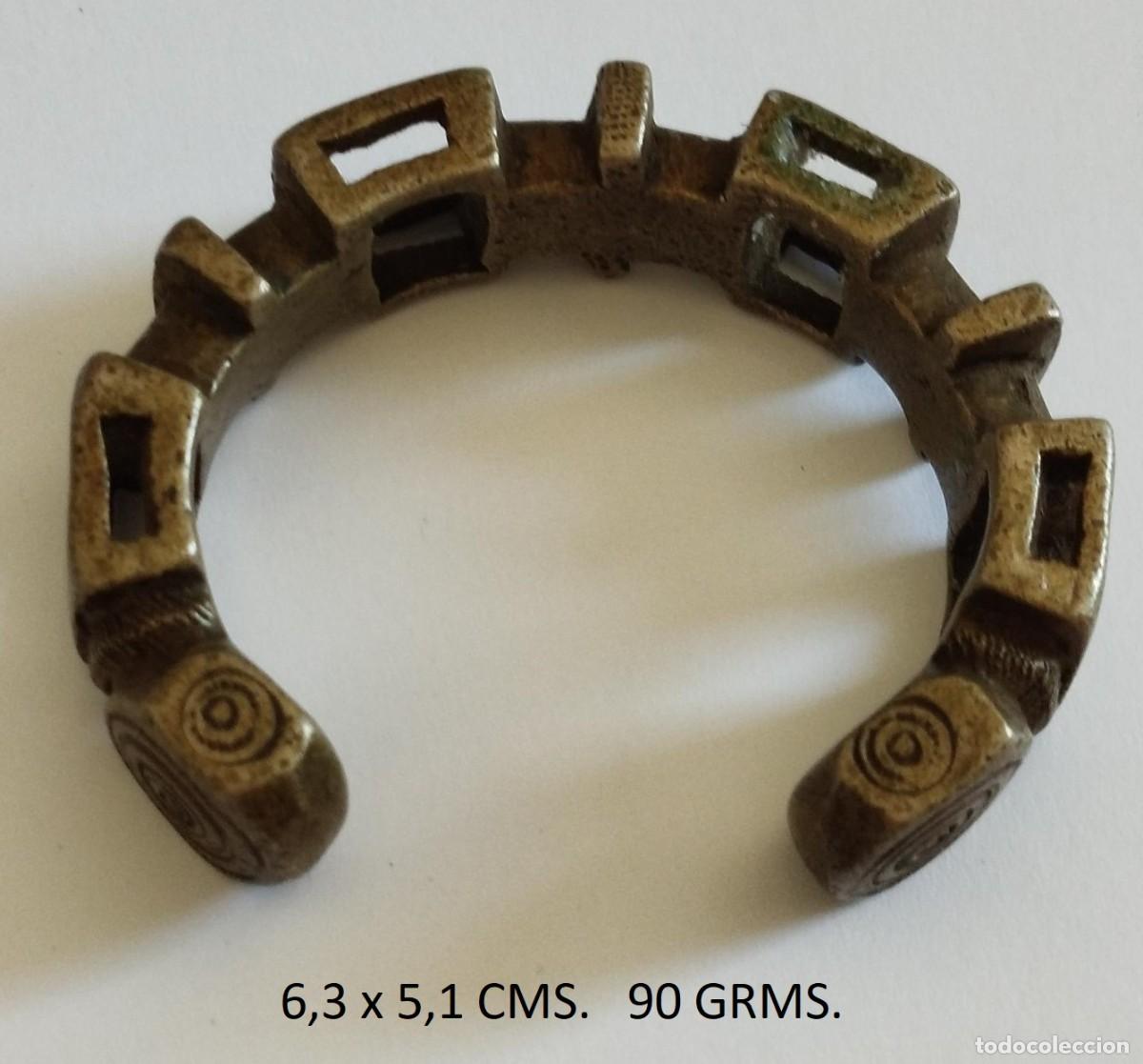 Arte: ARTE &Eacute;TNICO AFRICANO. BRAZALETE HAUSSA / NUPE. NIGERIA. &Aacute;FRICA.