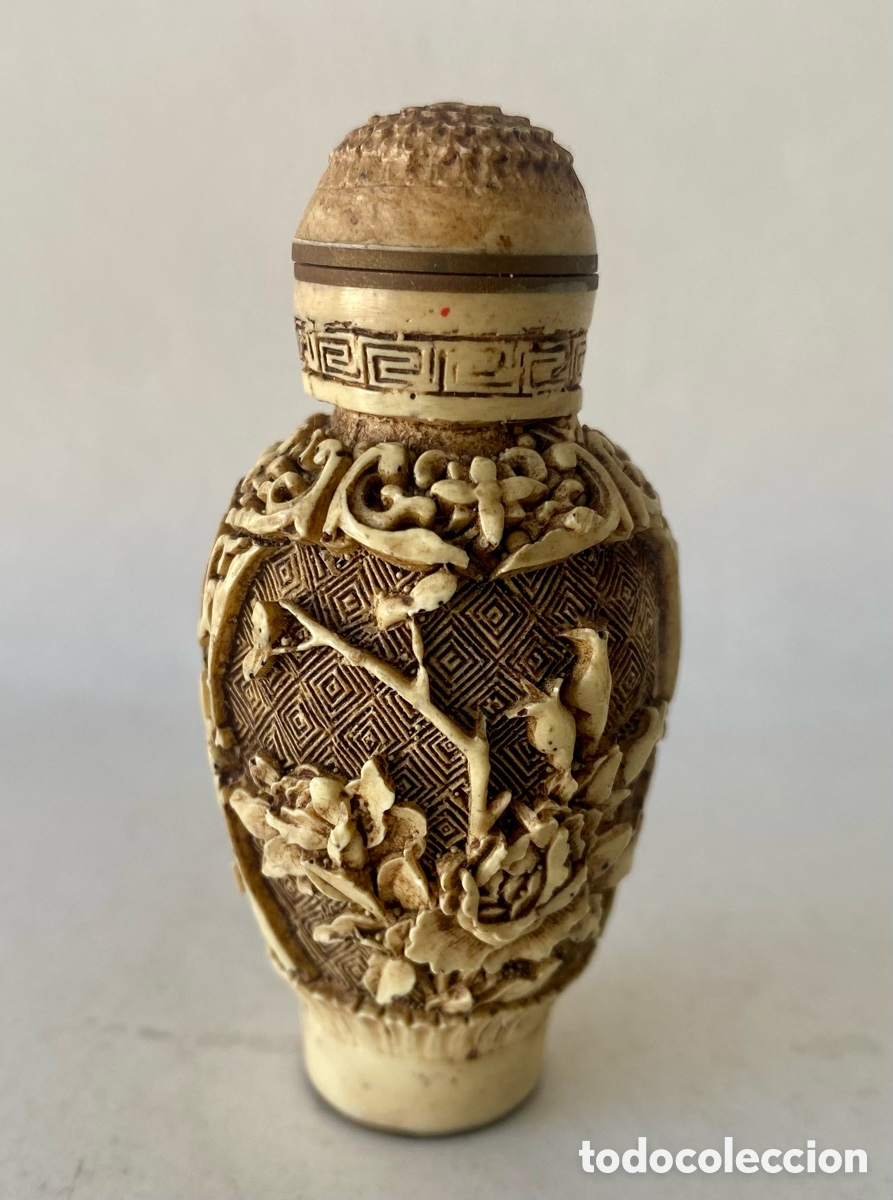Arte: Snuff bottle botella de rap&eacute; china de mediados de S XX resina moldeada para imitar marfil