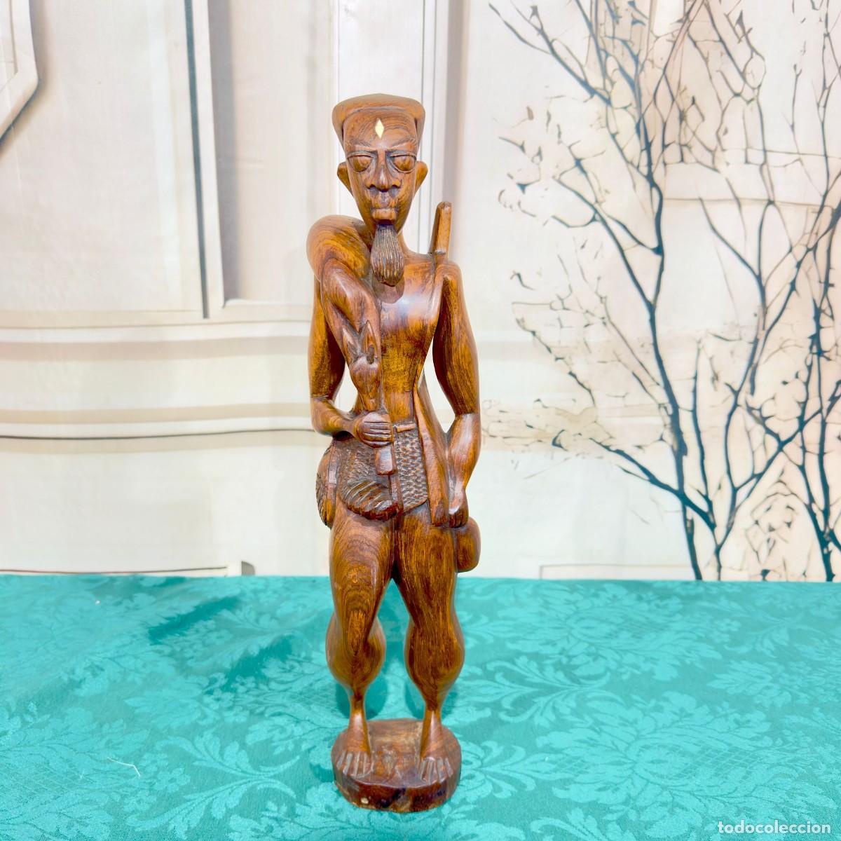 Arte: Figura decorativa tallada a mano en madera