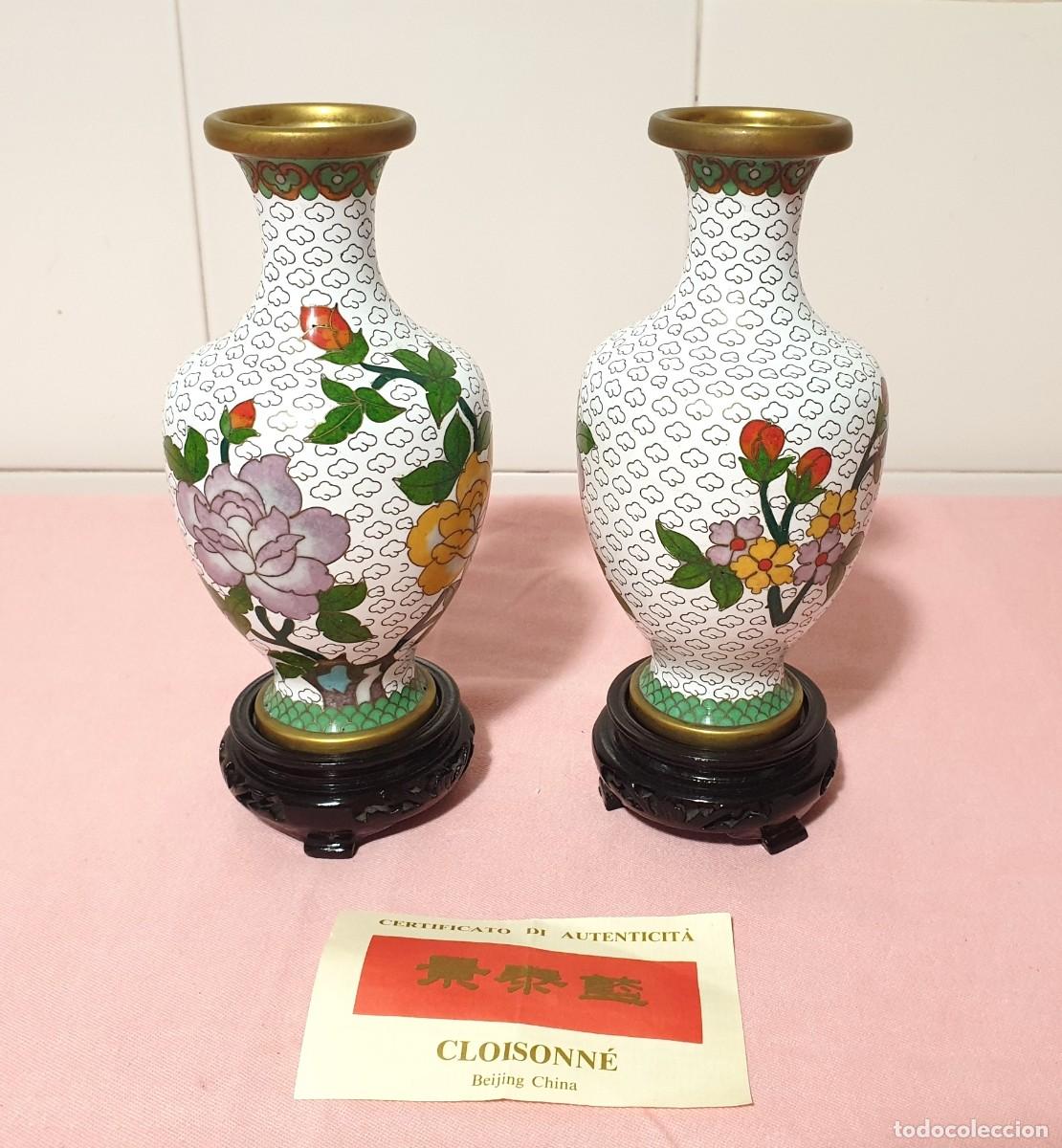 Arte: Jarrones cloisonn&eacute; de 16 cm, arte oriental, China, esmalte con tem&aacute;tica floral, en par