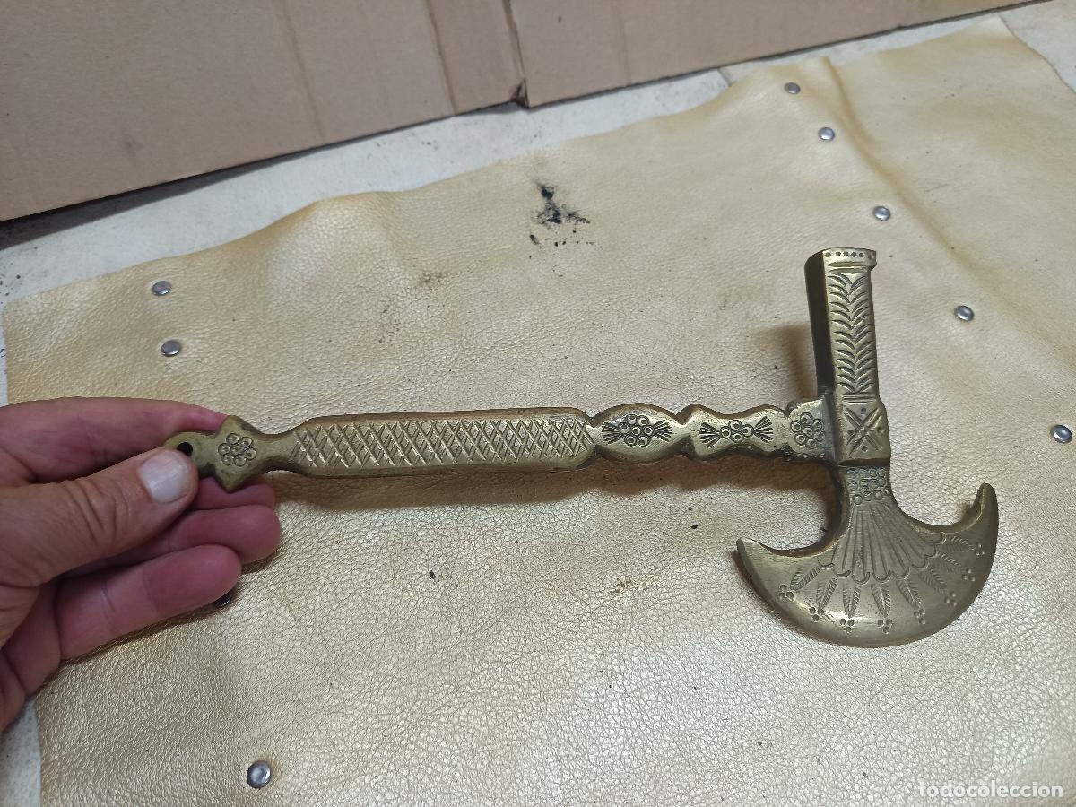 Arte: MARTILLO &Aacute;RABE O TUAREG PARA CUARTEAR Y MOLER AZ&Uacute;CAR O SAL, EN BRONCE CON MOTIVOS GRABADOS