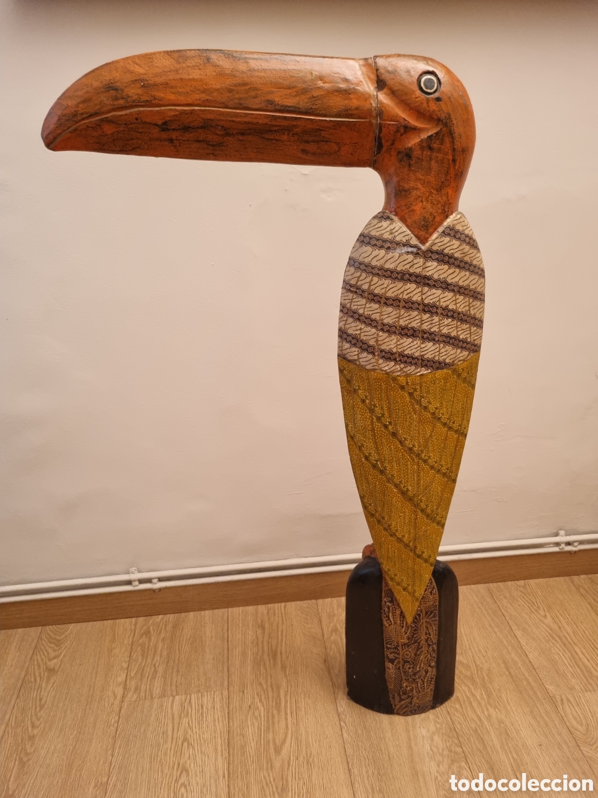 Arte: Impresionante tuc&aacute;n africano en madera tallado a mano