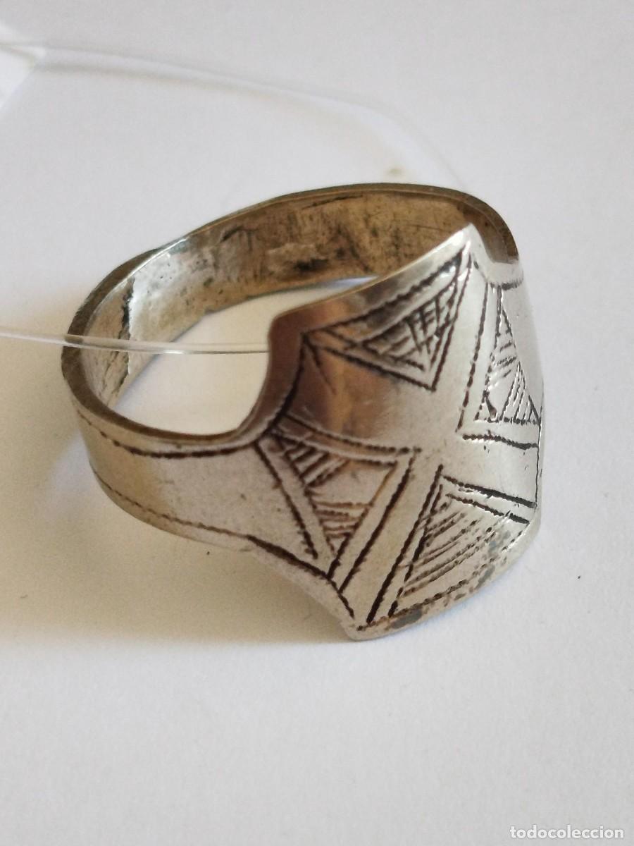 Arte: ARTE &Eacute;TNICO AFRICANO. ANILLO EN PLATA ANTIGUA. TUAREG. &Aacute;FRICA.