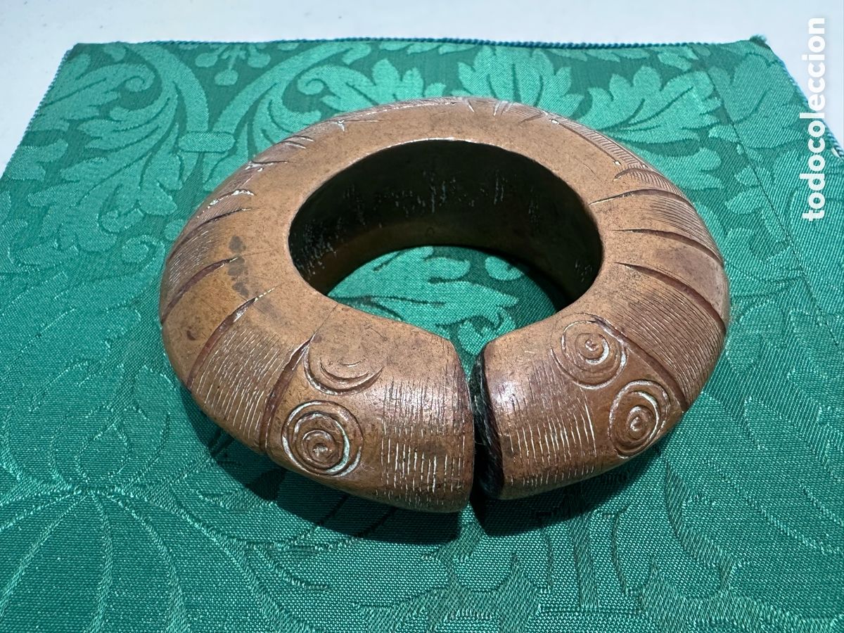 Arte: ARTE &Eacute;TNICO AFRICANO. BRAZALETE MONEDA INTERCAMBIO. DJERMA GURMA. NIGERIA. &Aacute;FRICA. 1030 GRMS.