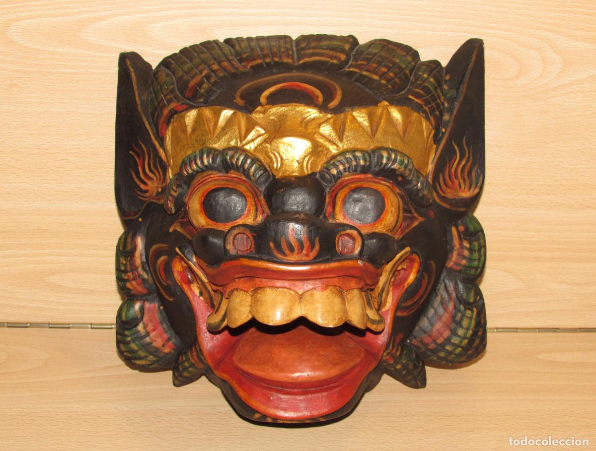 Art: M&aacute;scara balinesa le&oacute;n drag&oacute;n Barong madera policromada Bali Indonesia negro dorado rojo 23 cm
