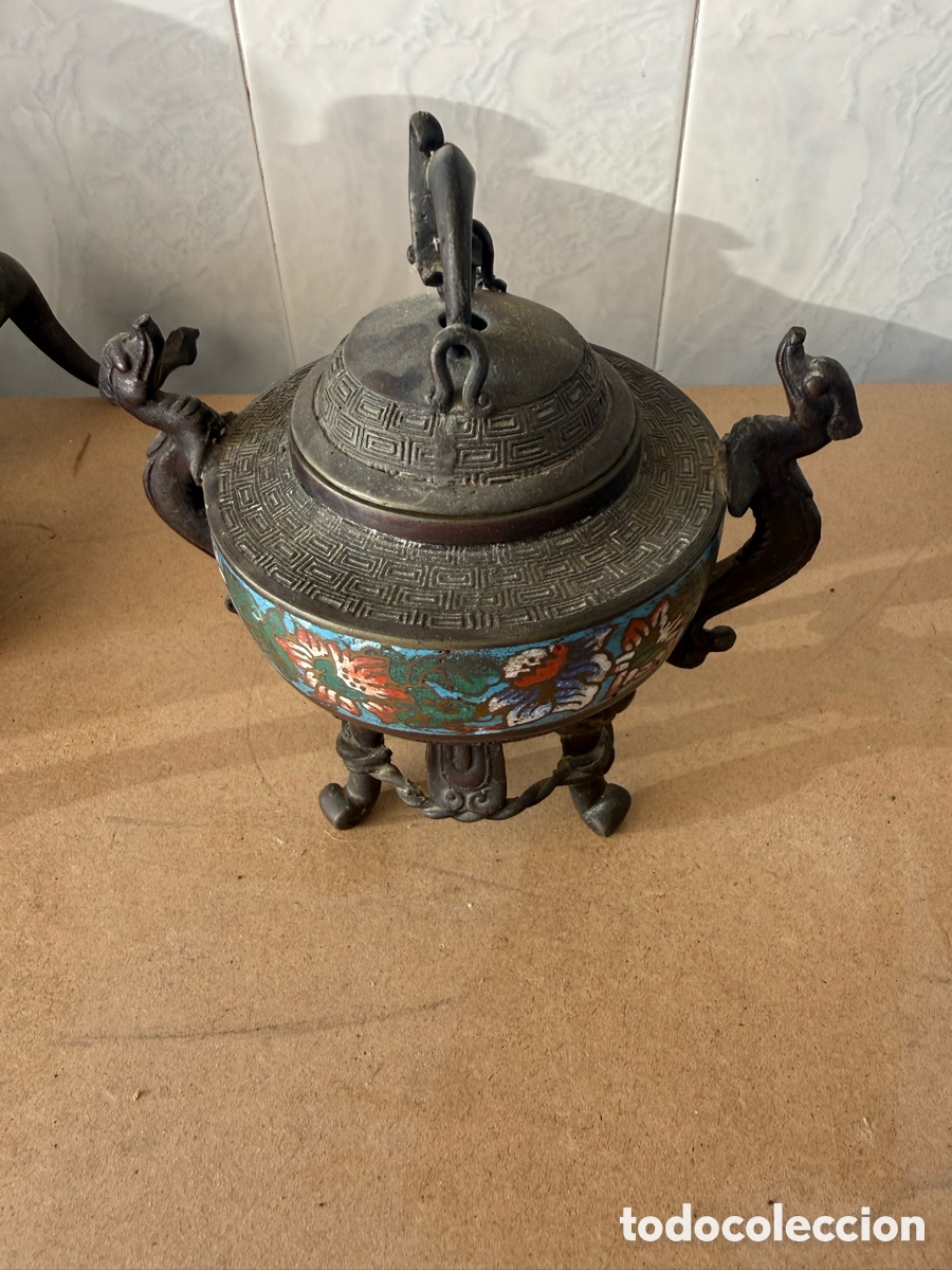 Arte: Antiguo objeto chino, por clasificar, bronce y pintado a mano