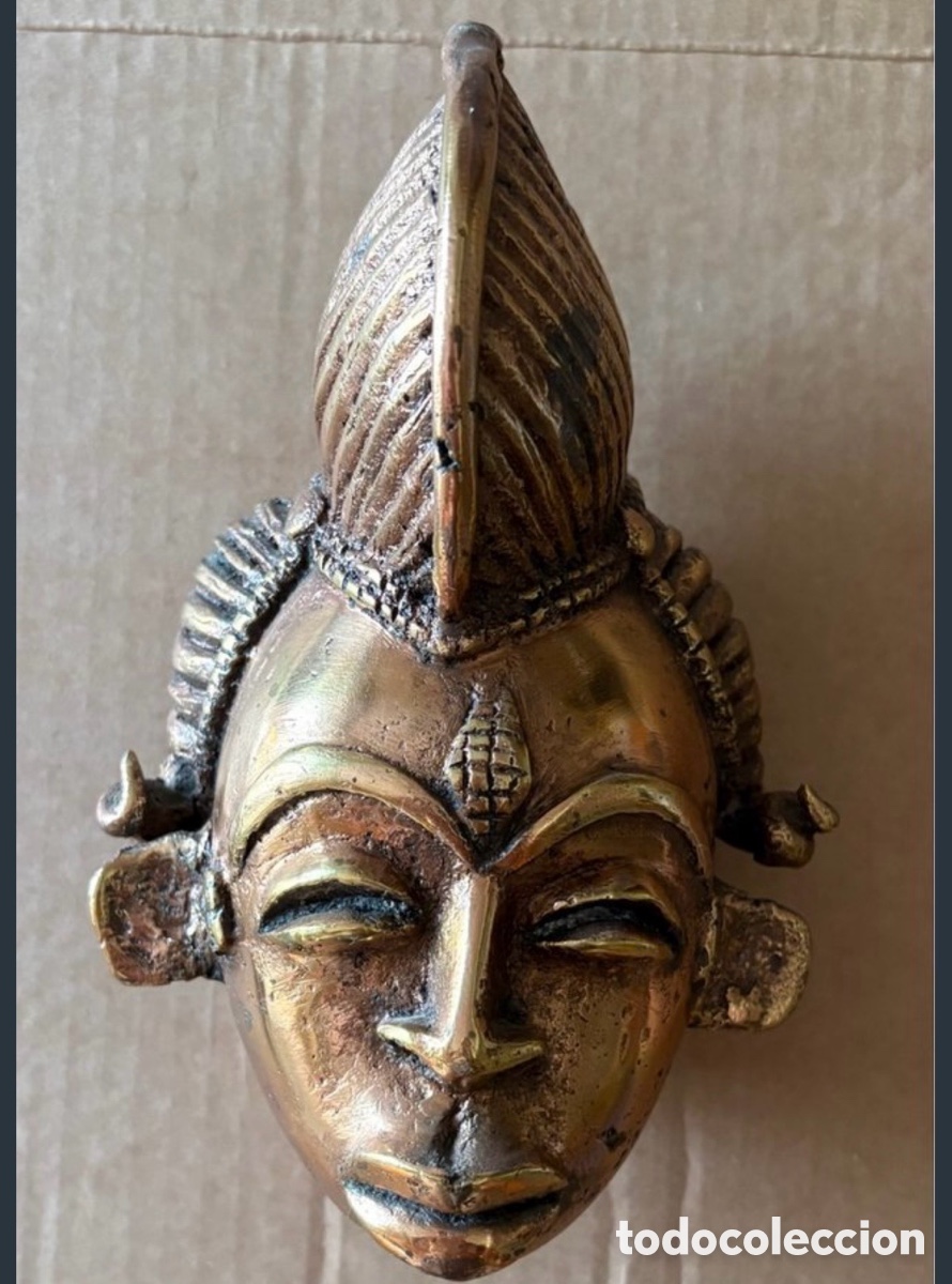 Arte: M&aacute;scara Africana de Bronce S.XX. Mide 18 cm y pesa 860 gramos