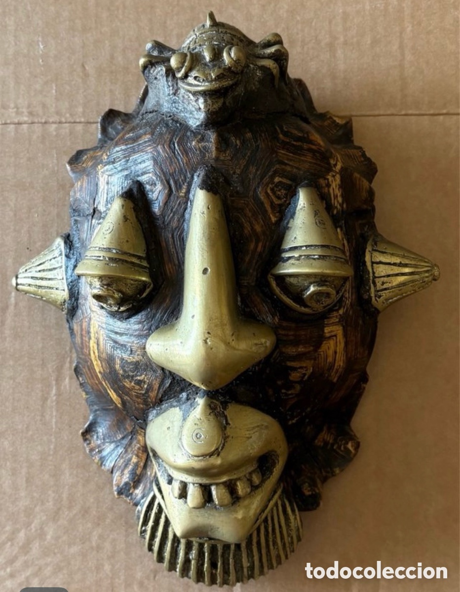 Arte: M&aacute;scara Africana de Caparaz&oacute;n Tortuga y Bronce. Mide 23 cm