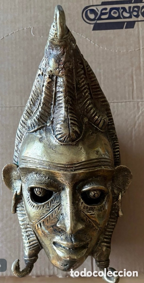 Arte: M&aacute;scara Africana de Bronce S.XX. Mide 29 cm y pesa 2,55 kilos