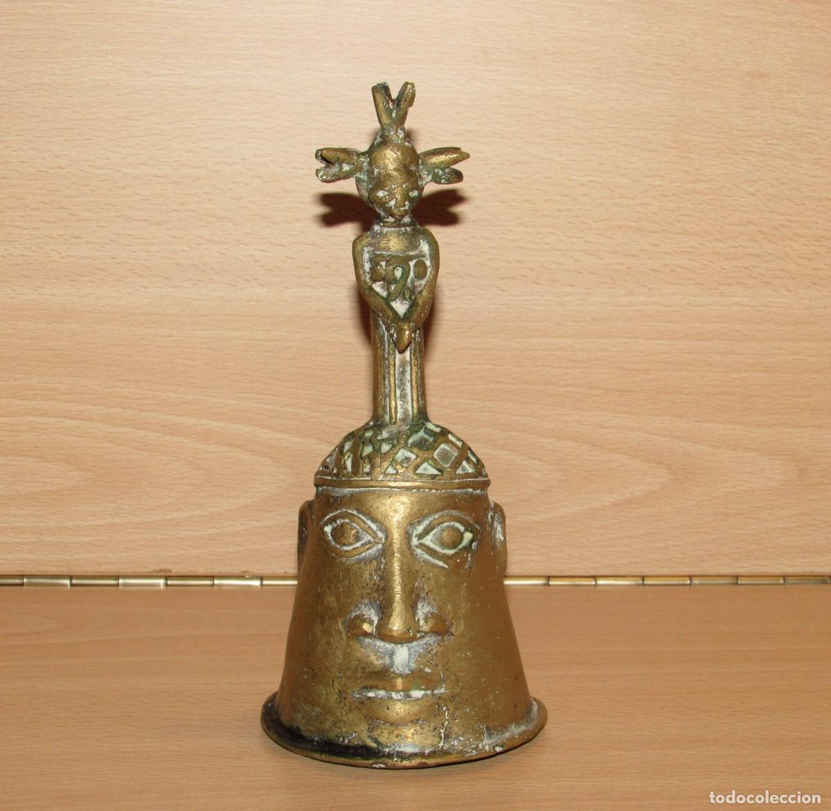 Arte: Antigua campana altar Yoruba Omo bronce rostro antropom&oacute;rfico arte africano Nigeria