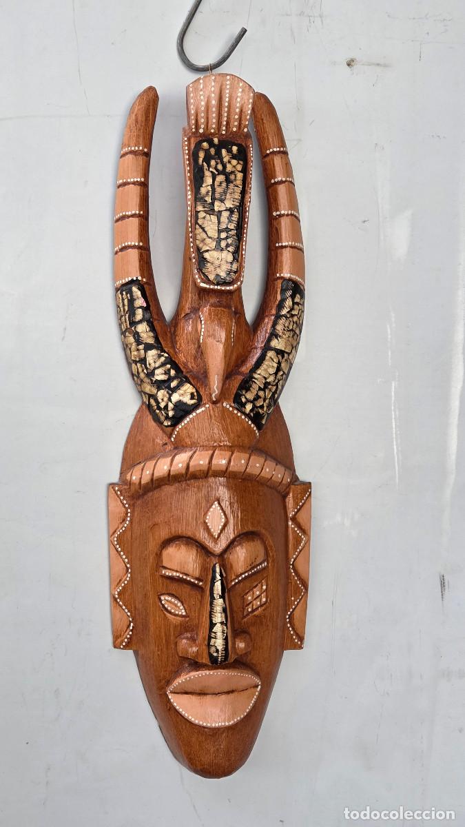 Arte: mascara africana de madera noble