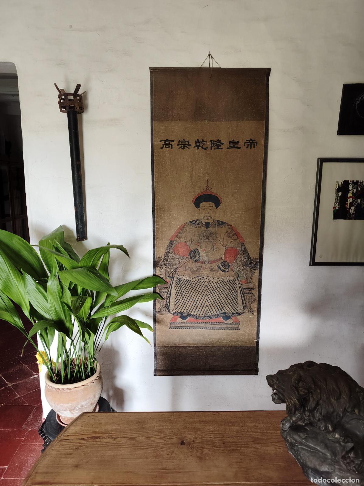 Arte: Gran Rollo Colgante Chino Guazhou &middot; 173 x 64 cm &middot; Retrato Emperador Qianlong (Dinast&iacute;a Qing)