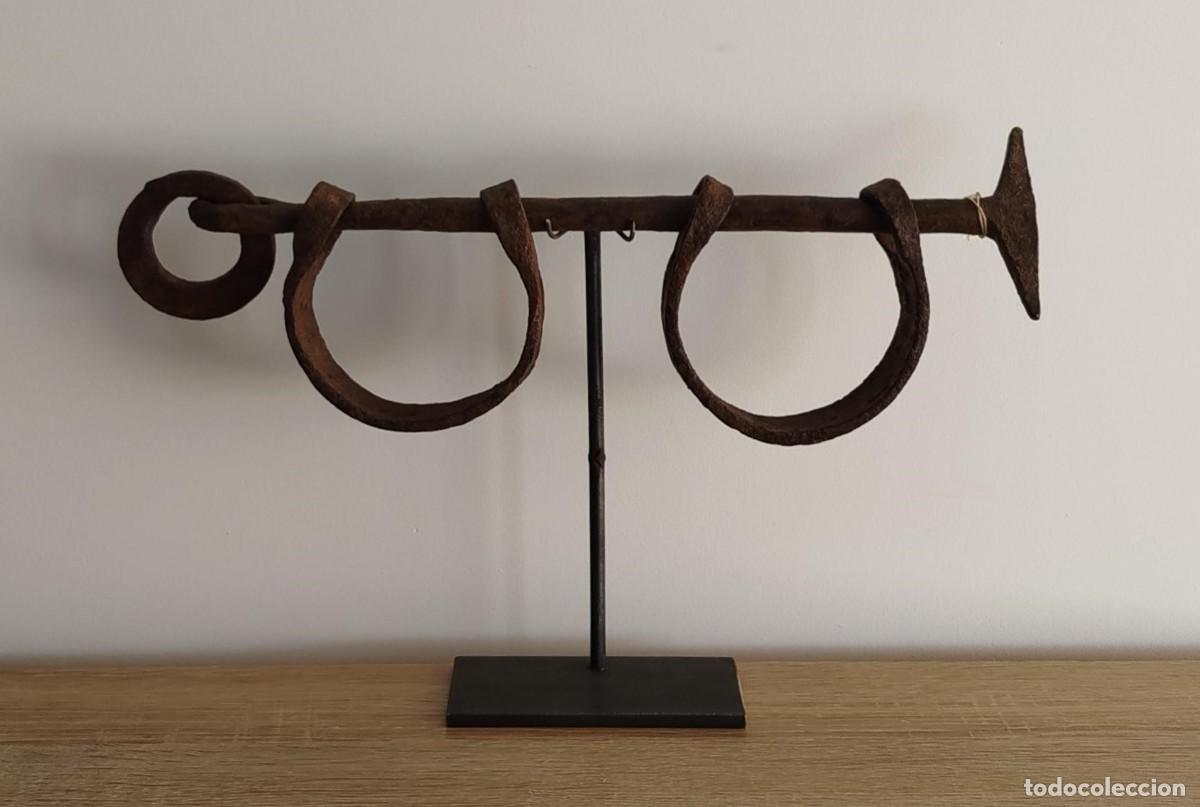 Arte: HIST&Oacute;RICO ESCLAVITUD MUSEO. &Eacute;TNICO &Aacute;FRICANO. GRILLETE. GRILLETES DE ESCLAVOS S/STAND.C.MARFIL.&Aacute;FRICA