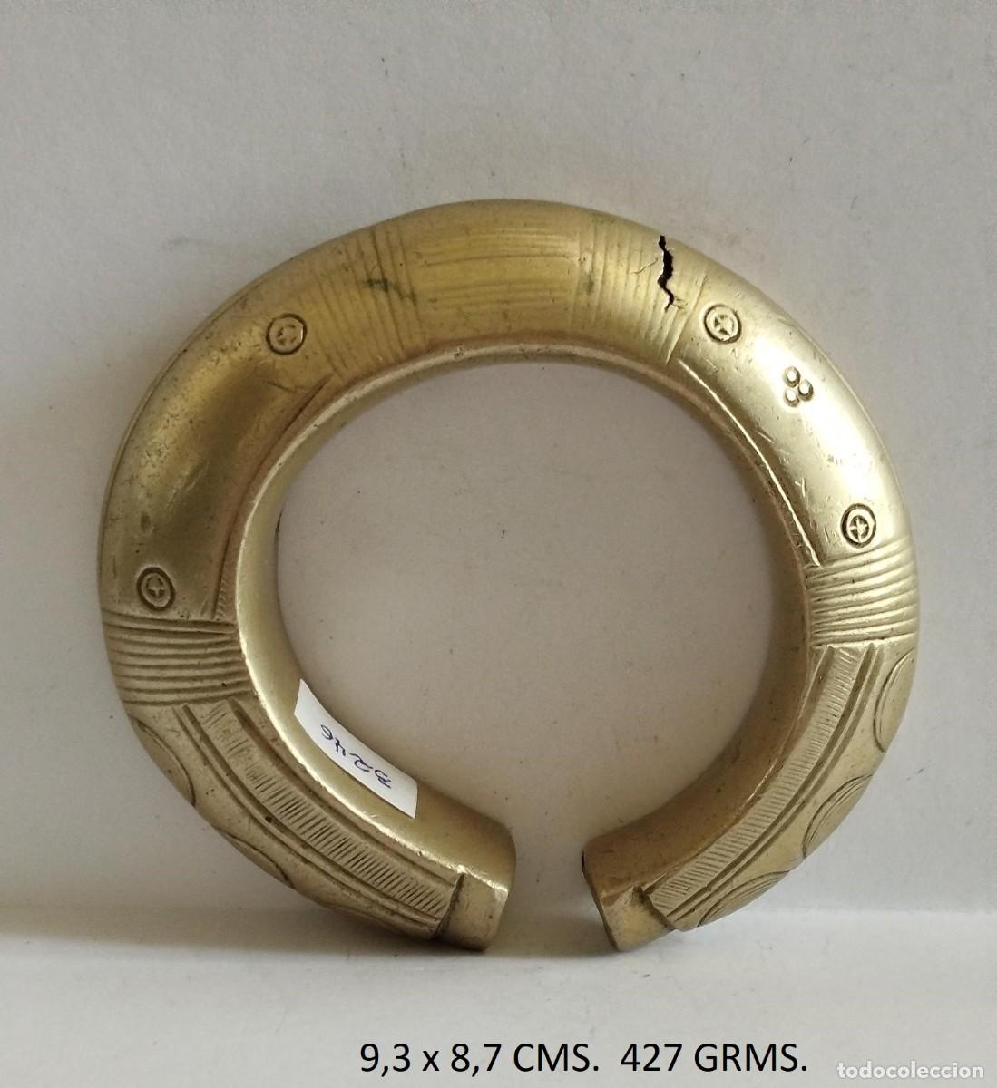 Arte: ARTE &Eacute;TNICO AFRICANO. BRAZALETE. BRONCE Y ALEACIONES. DJERMA. NIGERIA.