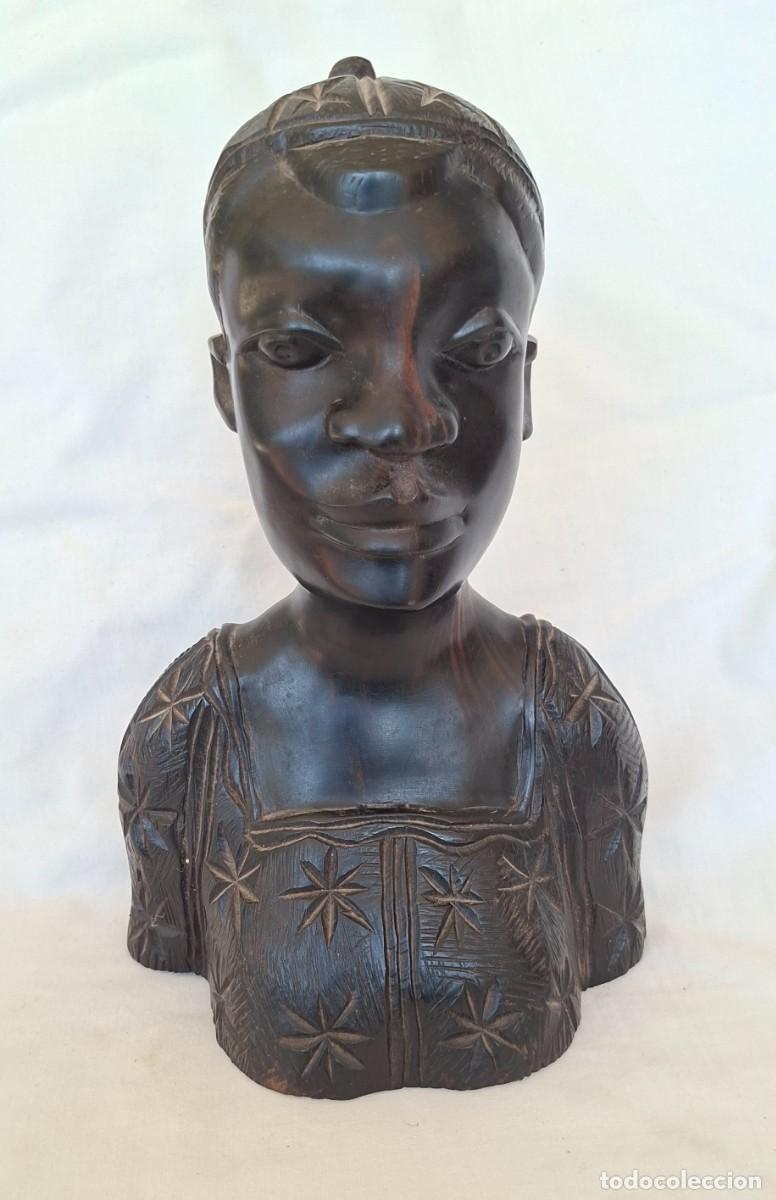 Arte: Busto africano antiguo, grande y pesado, de madera tallada, ideal para coleccionismo o decoraci&oacute;n.