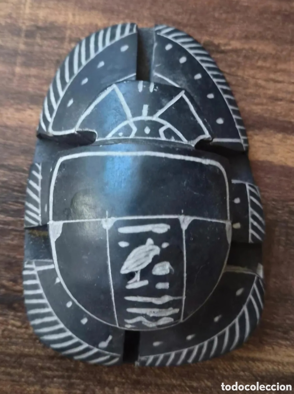 Arte: Escarabajo Sagrado Egipcio Tallado en Piedra Negra con Jerogl&iacute;ficos - Amuleto / Decoraci&oacute;n