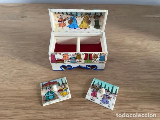 Arte: Caja turca vintage de hueso pintada a mano. Escenas de inspiraci&oacute;n otomana