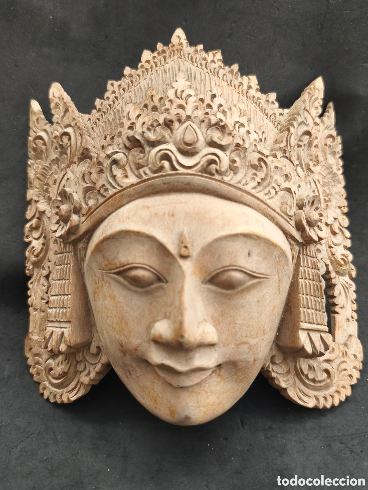 Arte: M&aacute;scara de madera de suar de Indonesia hecha a mano en Bali, 19cm x 19cm